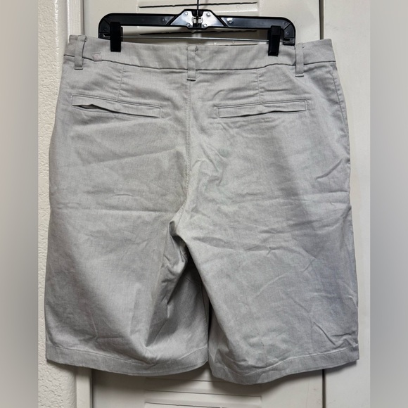 Lululemon Commission Relaxed Short Qwick Oxford Light Gray Sz 36  Flat Front - Picture 7 of 15